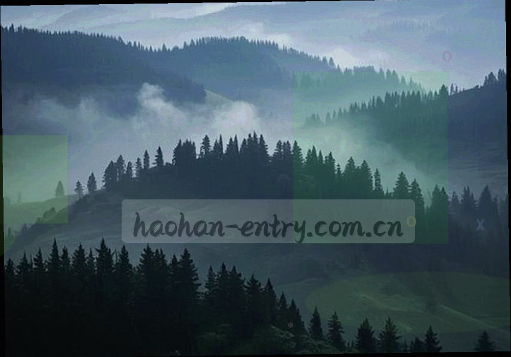战术板曲线与箭头示意，线条简洁，深色背景